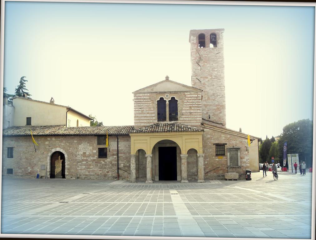 Residenza Mazzini Foligno Exterior photo