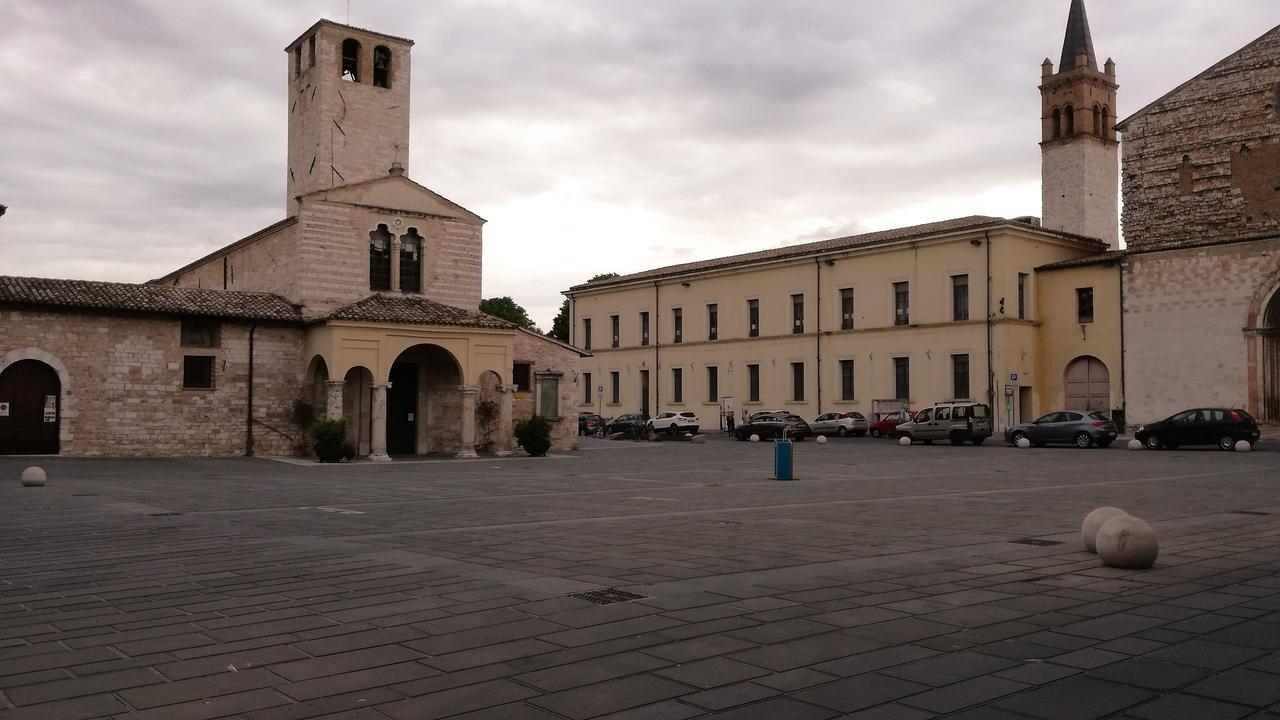 Residenza Mazzini Foligno Exterior photo